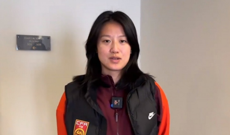汪琳琳：范迪克是我的偶像和目標，希望變成他那樣全面的中后衛(wèi)